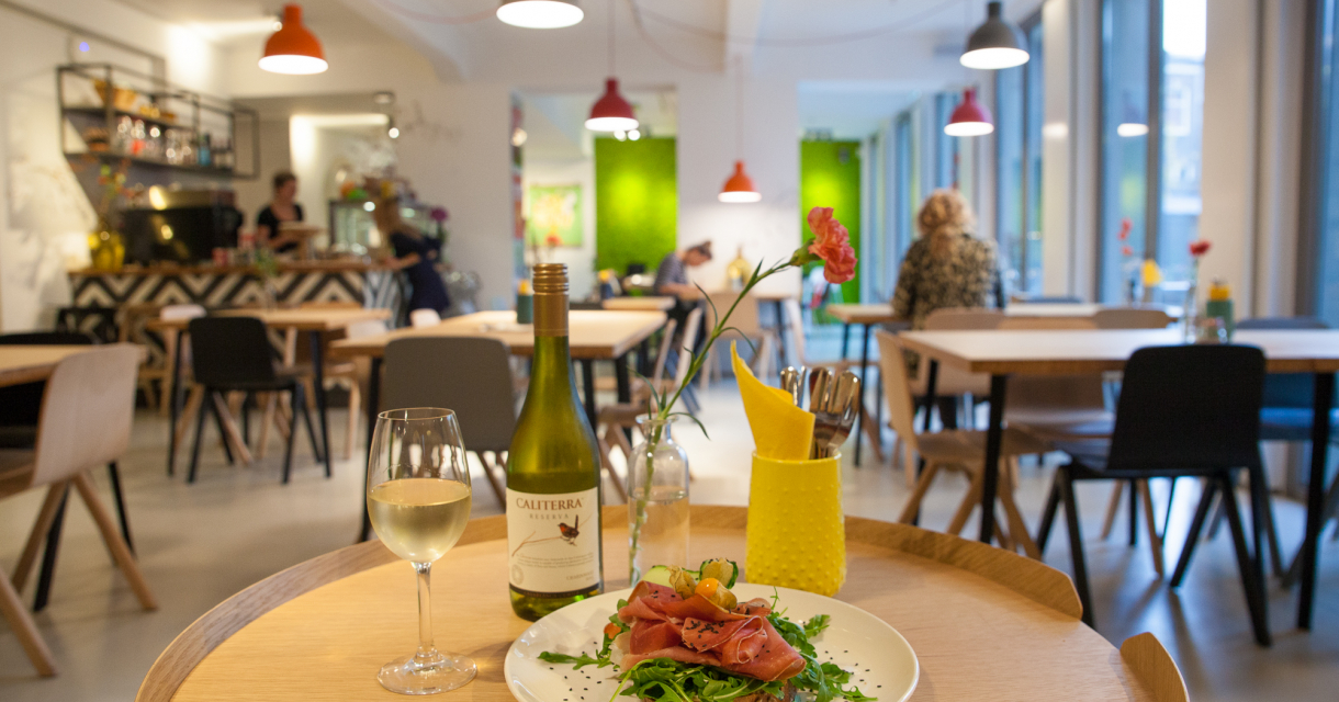 Café Juni Nutstuin Café Juni Nutstuin