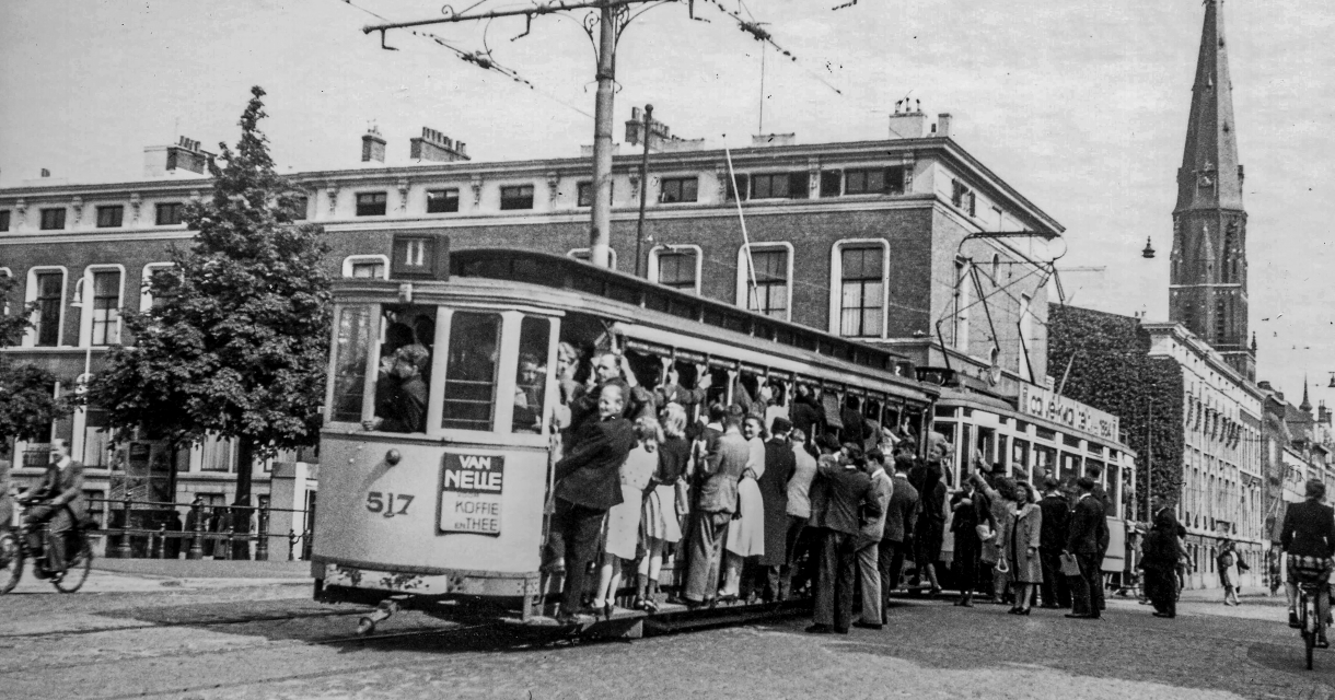 Tram in Oorlogstijd, 75 jaar Vrijheid Den Haag Tram in Oorlogstijd, 75 jaar Vrijheid Den Haag
