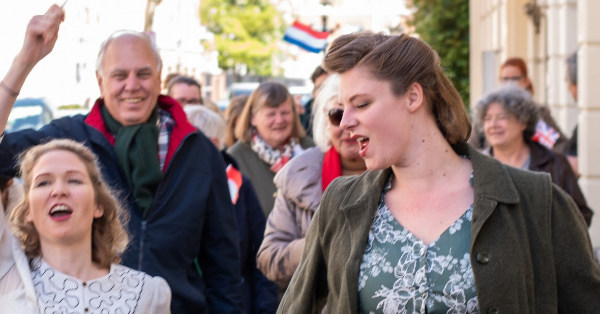 Kunsten in de kamer 75 jaar Vrijheid Den Haag