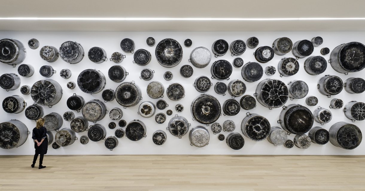 Maha Malluh, Food for Thought – Al-Mu’allaqāt (2014). Collectie museum Voorlinden, Wassenaar Maha Malluh, Food for Thought – Al-Mu’allaqāt (2014). Collectie museum Voorlinden, Wassenaar
