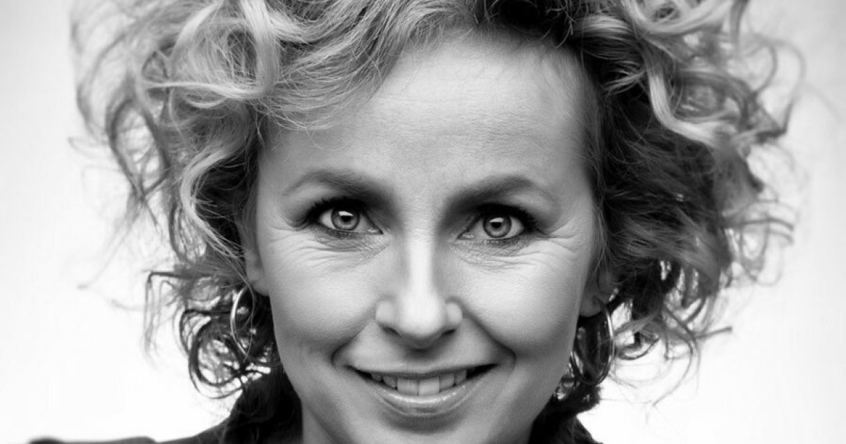 Madelijne Kool - HaHaHandleiding: 'We Moeten Ergens Beginnen' Madelijne Kool - HaHaHandleiding: 'We Moeten Ergens Beginnen'