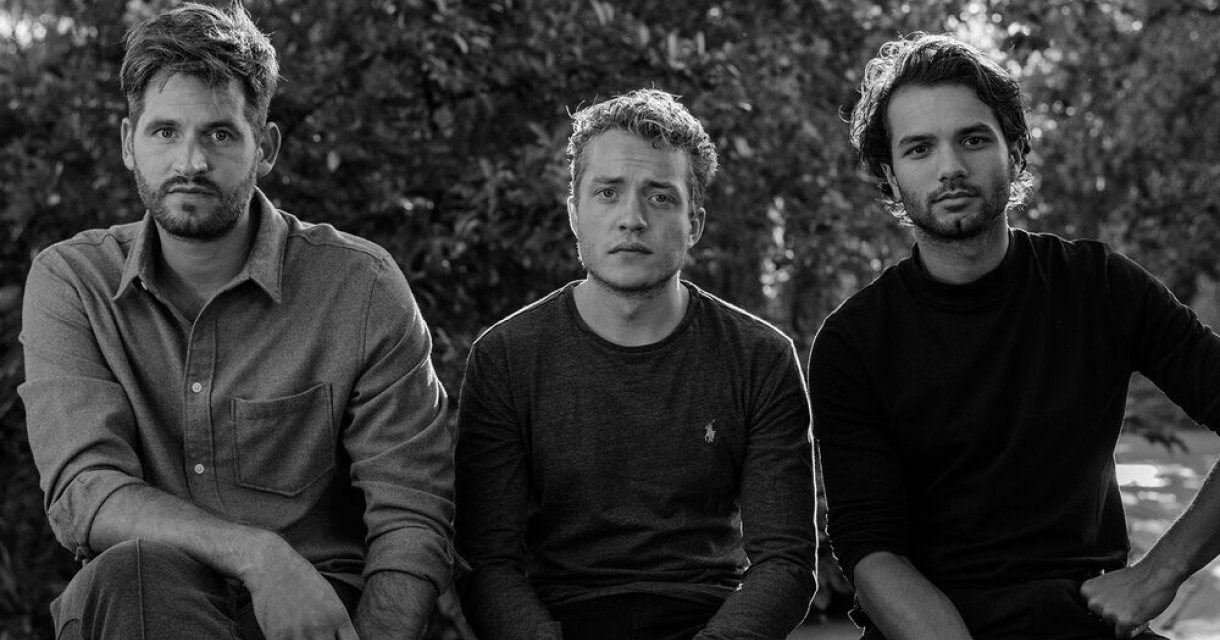 Sjoerd Spruijt, Mingus Dagelet en Jelmer de Groot - Bleeding Love Sjoerd Spruijt, Mingus Dagelet en Jelmer de Groot - Bleeding Love