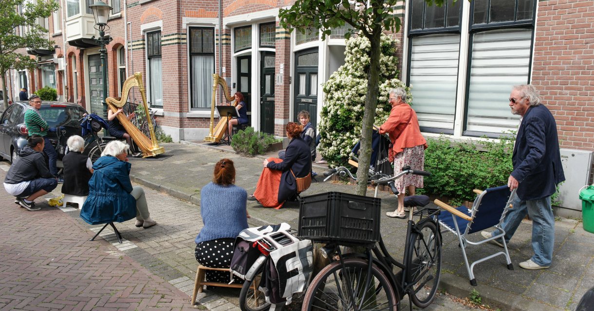 Hou je Haags buren - Affiche Gallerijk - foto Sandra Uittenbogaart Hou je Haags buren - Affiche Gallerijk - foto Sandra Uittenbogaart