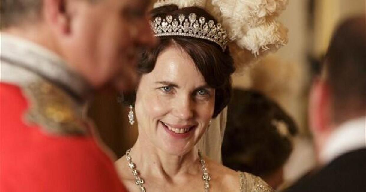Cora (Elizabeth McGovern) in Down Town Abby, wearing Andrew Prince' tiara. Cora (Elizabeth McGovern) in Down Town Abby, wearing Andrew Prince' tiara.