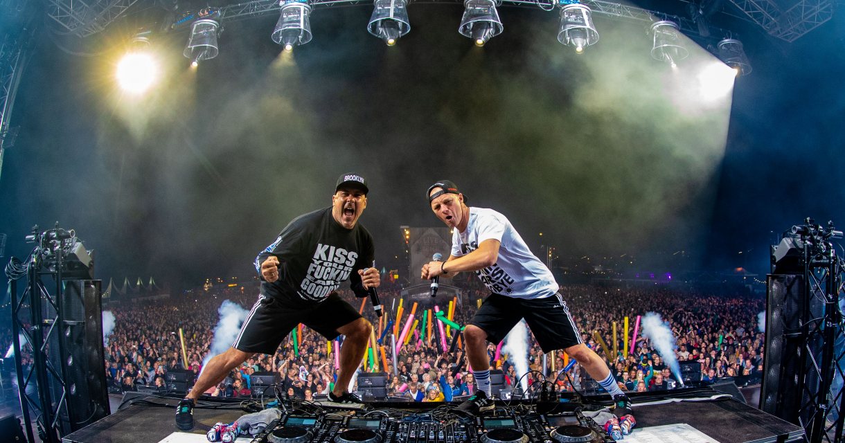 Live on the Beach: CELEBRATE THE 90’S! Live on the Beach: CELEBRATE THE 90’S!