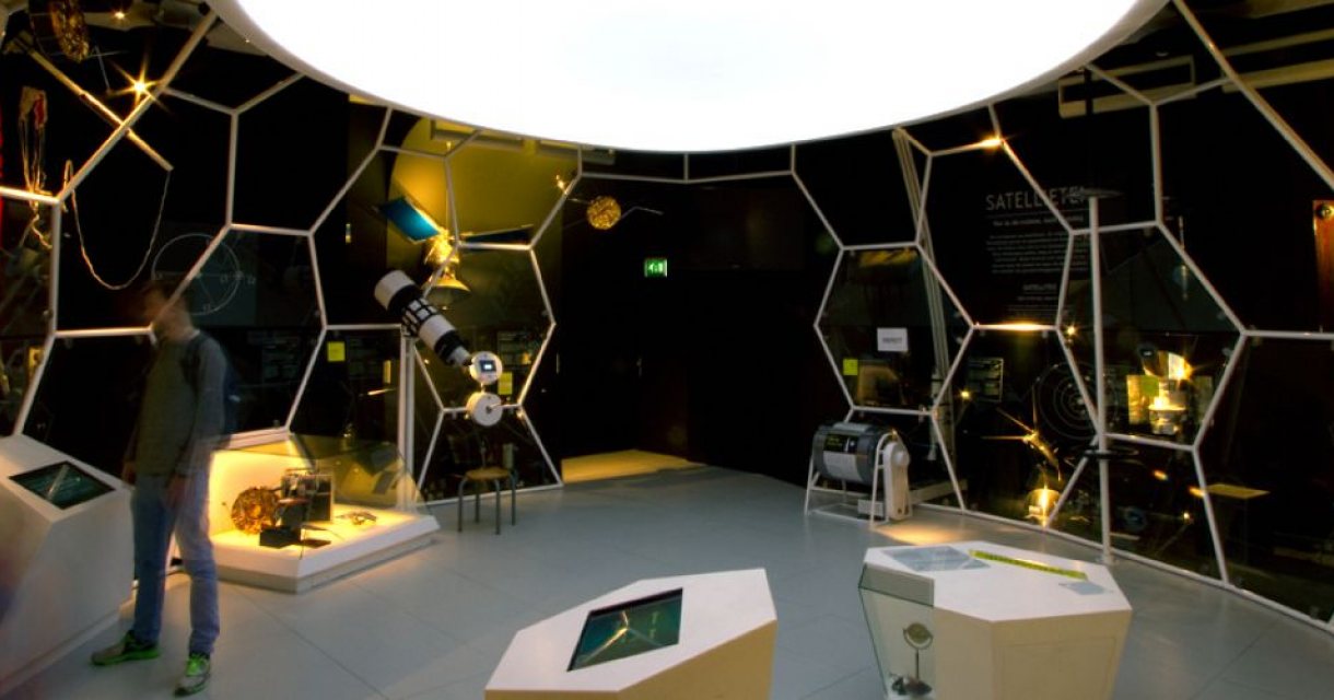 Satellieten - ver weg, toch dichtbij Satellieten - ver weg, toch dichtbij