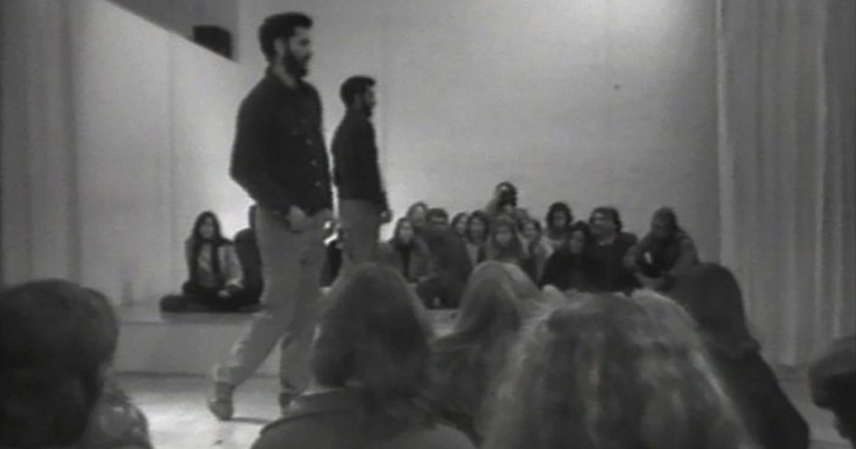 Image: Dan Graham, Performer/Audience/Mirror, 1975 Image: Dan Graham, Performer/Audience/Mirror, 1975