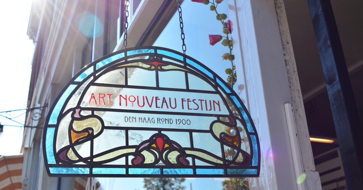 Art Nouveau Festijn-logo in Glas in Lood - Foto Rob van Kan
