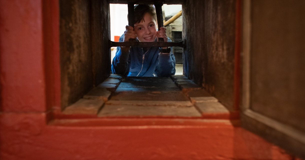 Ontdek de Gevangenpoort met dienstmeid Jannetje Ontdek de Gevangenpoort met dienstmeid Jannetje