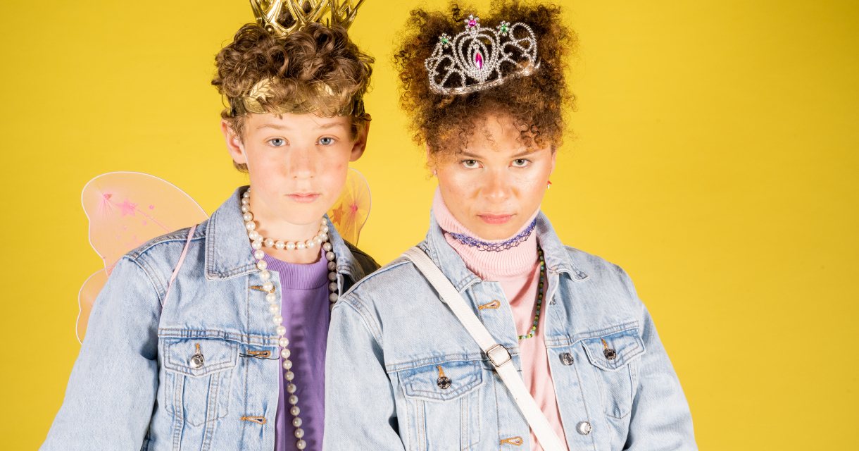 Jongen in jurk Jongen in jurk