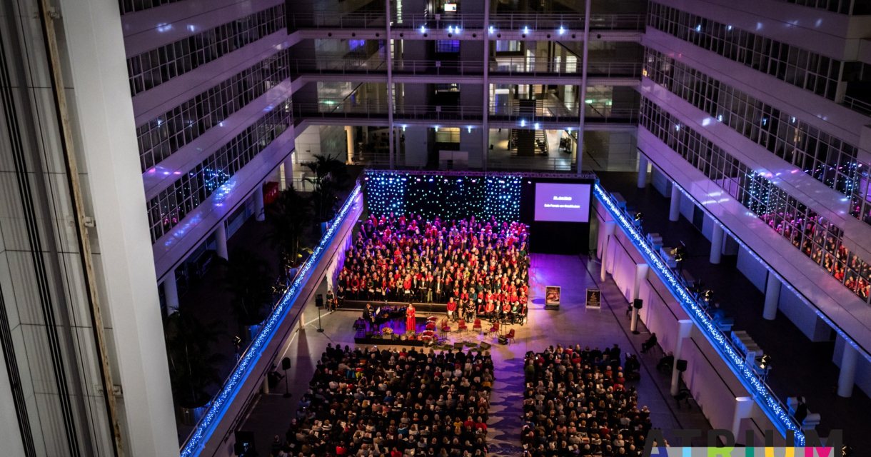 Kerst-Sing-ALong in het Atrium Den Haag - Foto De Schaapjesfabriek - Tessa Veldhorst Kerst-Sing-ALong in het Atrium Den Haag - Foto De Schaapjesfabriek - Tessa Veldhorst