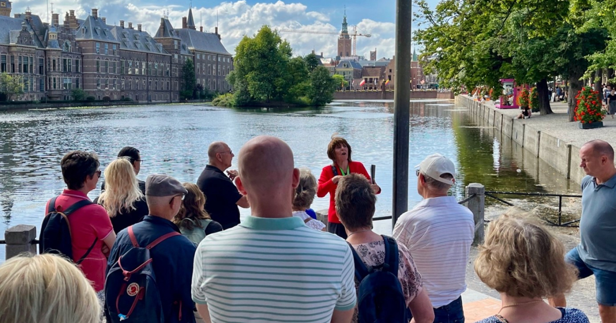 Wandel elke zondag mee met de Gildewandeling "Markante Vrouwen in de Residentie" en leer de vele ambitieuze, dappere, avontuurlijke vrouwen kennen 