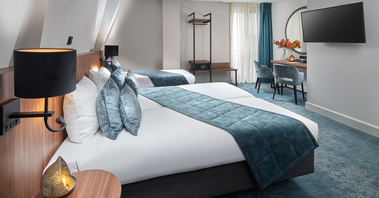 First City Hotel 