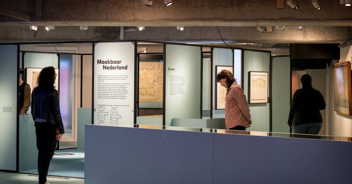 Tentoonstelling Op de Kaart bij Nationaal Archief in Den Haag Tentoonstelling Op de Kaart bij Nationaal Archief in Den Haag