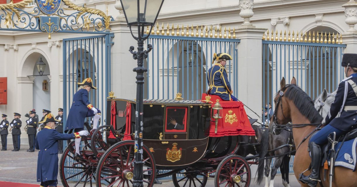 Koning ontvangt geloofsbrieven ambassadeurs