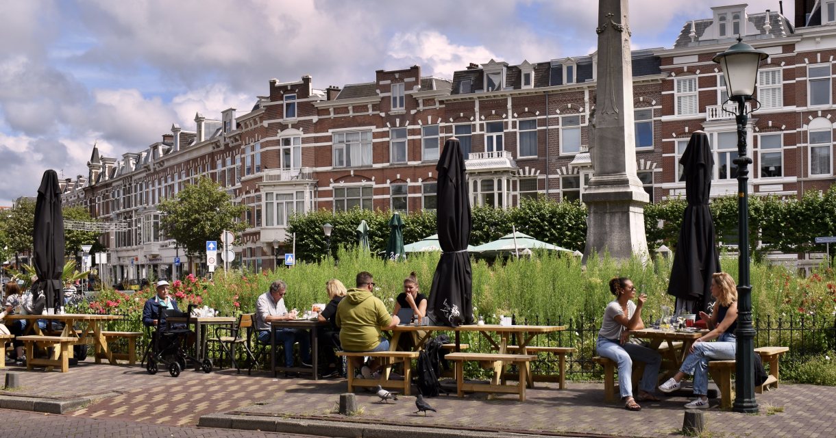Terras van Café Emma op het Regentesseplein 