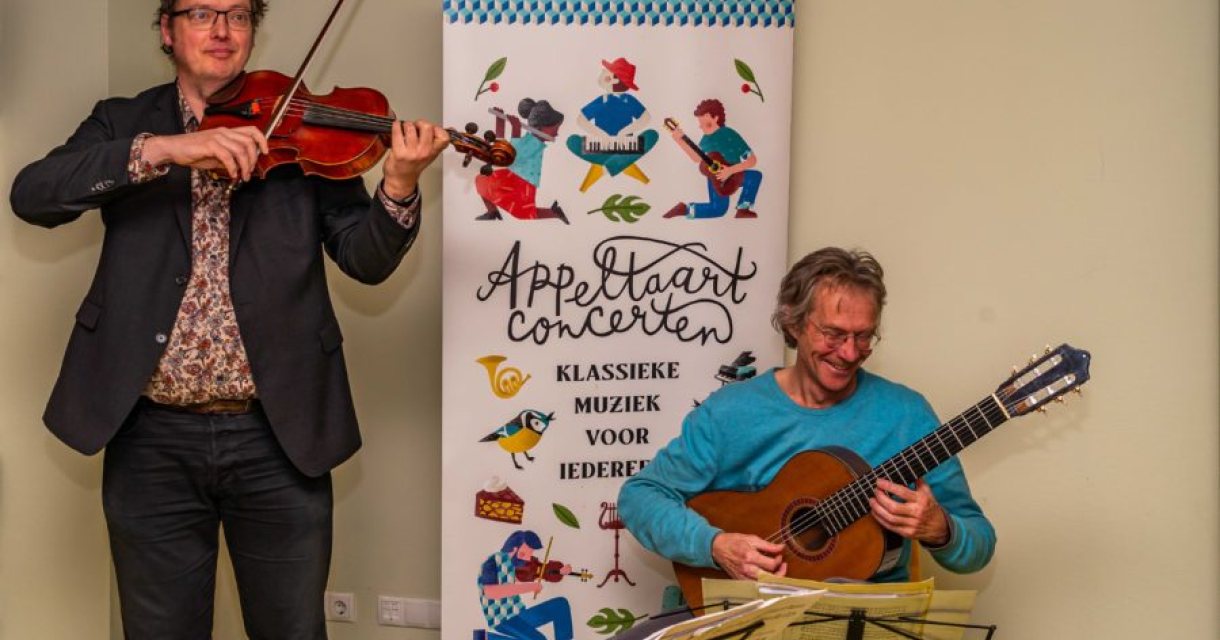 Gitarist Martin Kaaij met altviolist Michiel Holtrop Gitarist Martin Kaaij met altviolist Michiel Holtrop