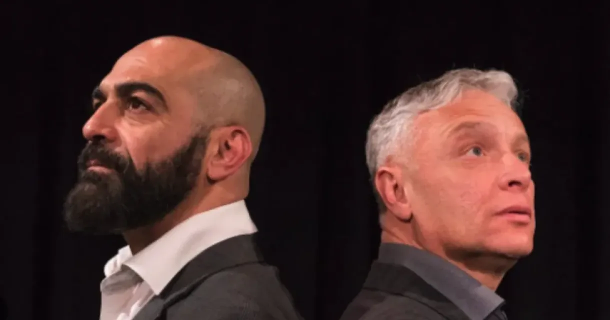 Mohammed Azaay en Karim El Guennouni nemen je op vermakelijke, uitgesproken wijze stelling tegen de verharding en de polarisatie in de samenleving Mohammed Azaay en Karim El Guennouni nemen je op vermakelijke, uitgesproken wijze stelling tegen de verharding en de polarisatie in de samenleving