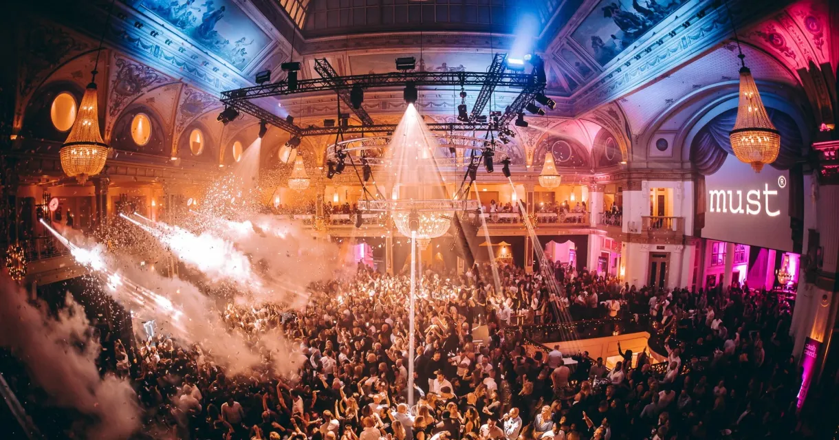 Op 23 maart keert MUST terug en wordt het Grand Hotel Amrâth Kurhaus in Scheveningen omgetoverd tot het mooiste feest van Nederland (c) Jeancarlo Nunes dos Anjos  