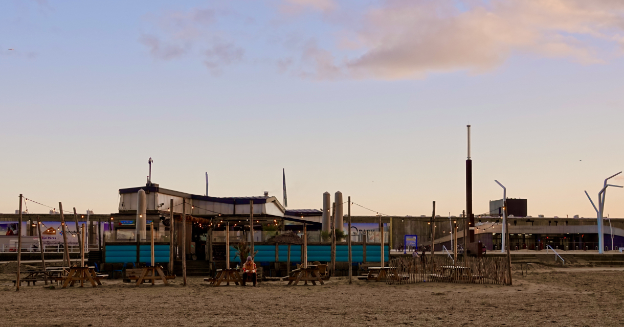 Aloha Beachclub, Surfschool & Surfshop in Scheveningen
