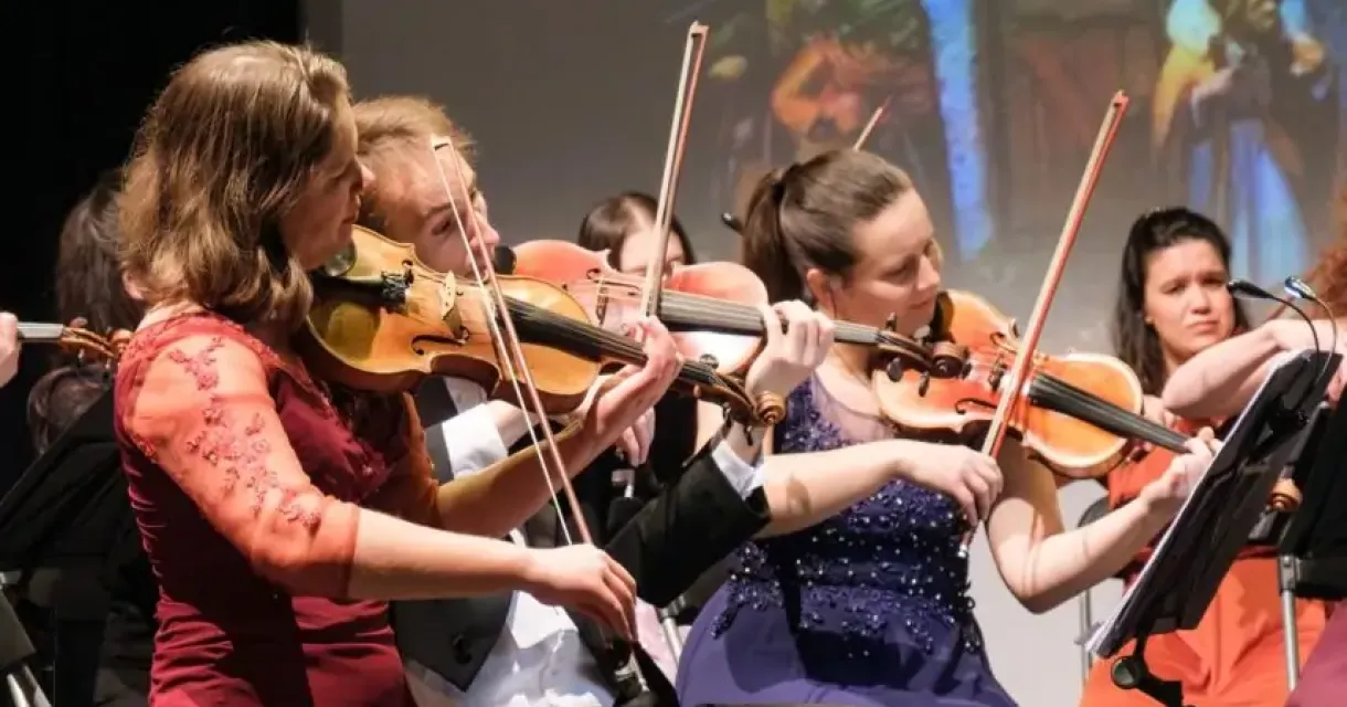 Samen met het Ciconia Consort introduceert Theater en Filmhuis Dakota de intieme kamermuziekserie 'Klassiek met Taart'