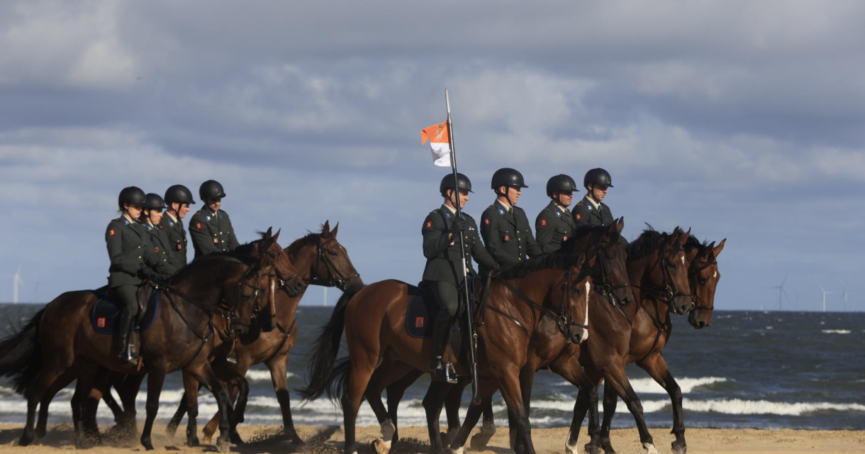 Oefening Prinsjesdag paarden op het strand