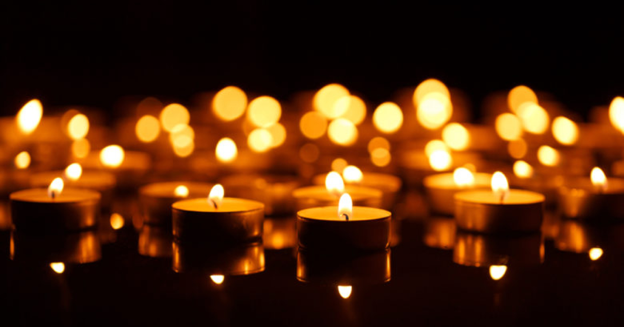 Foto's van brandende waxine lichtjes