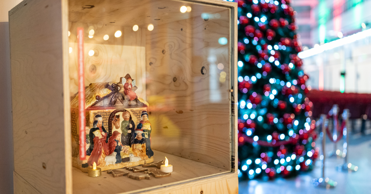 Geloven in Ontmoeting - Kerststallen in het Atrium Den Haag. Foto Tessa Veldhorst - De Schaapjesfabriek.