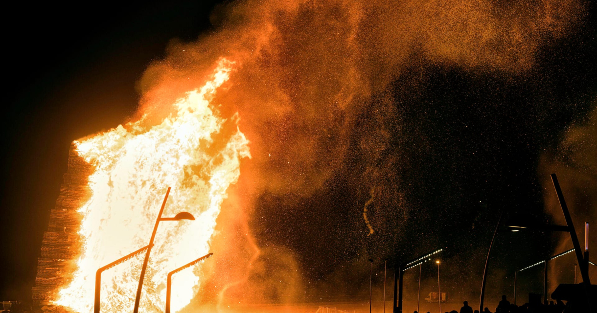Vreugdevuur Scheveningen in brand Vreugdevuur Scheveningen in brand