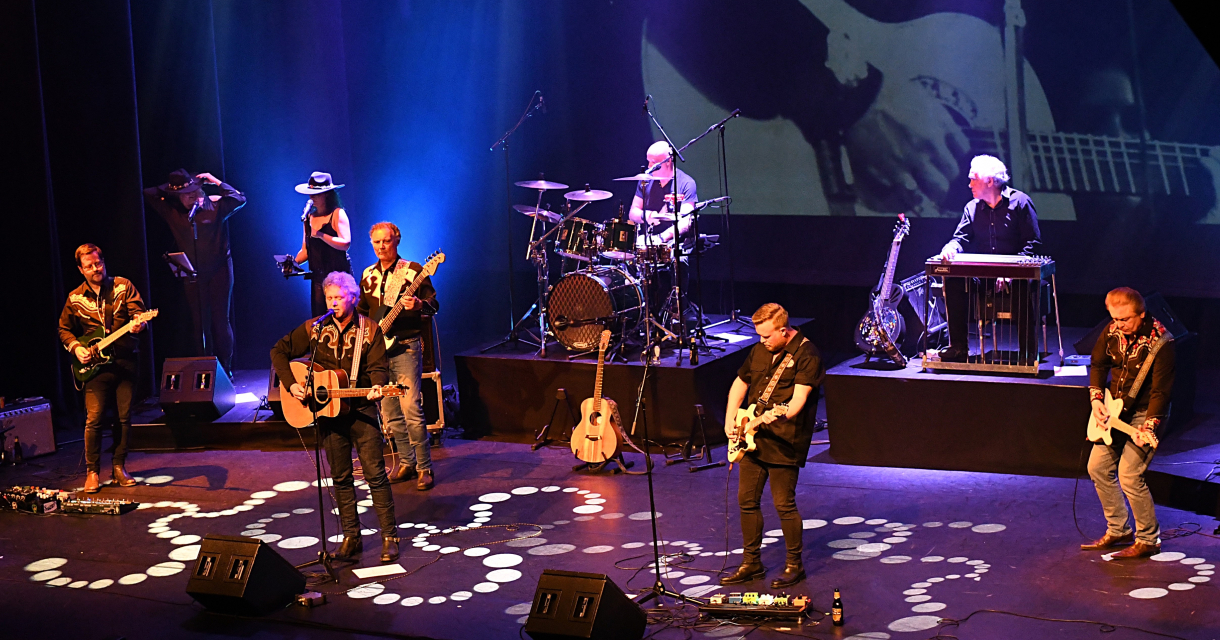 The Legends of Classic Country Music Band op het podium 
