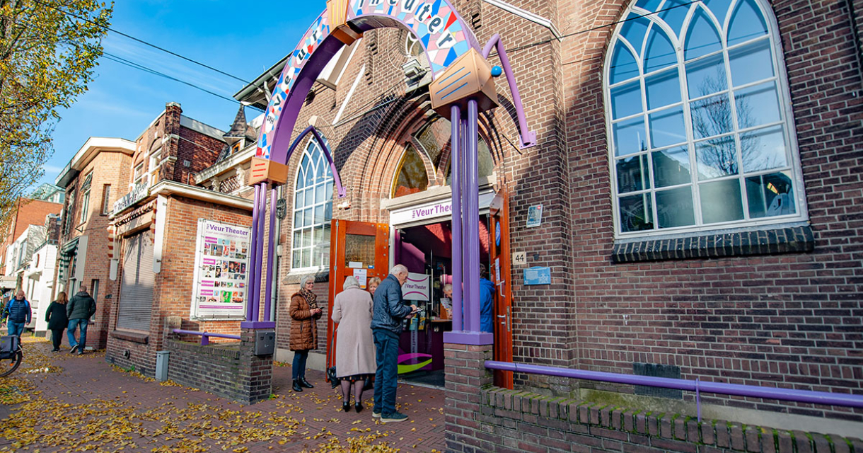 Ingang van Het Veur Theater (c) Leidschendam verrast 