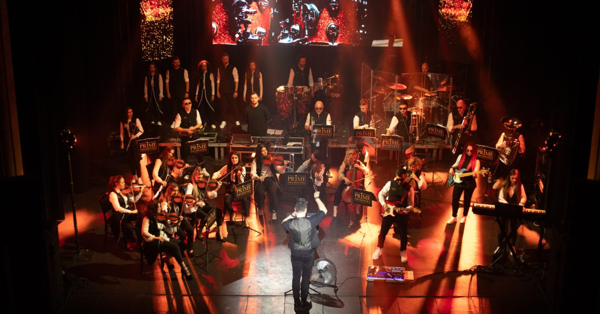 Prime Orchestra live op het podium met spectaculaire lichtshow (c) Prime Orchestra Prime Orchestra live op het podium met spectaculaire lichtshow (c) Prime Orchestra