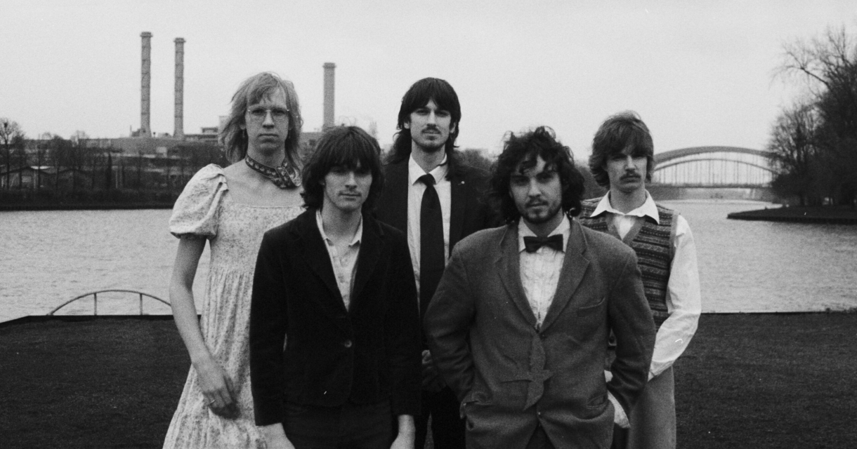 Zwart wit portret van band Bowl Zwart wit portret van band Bowl