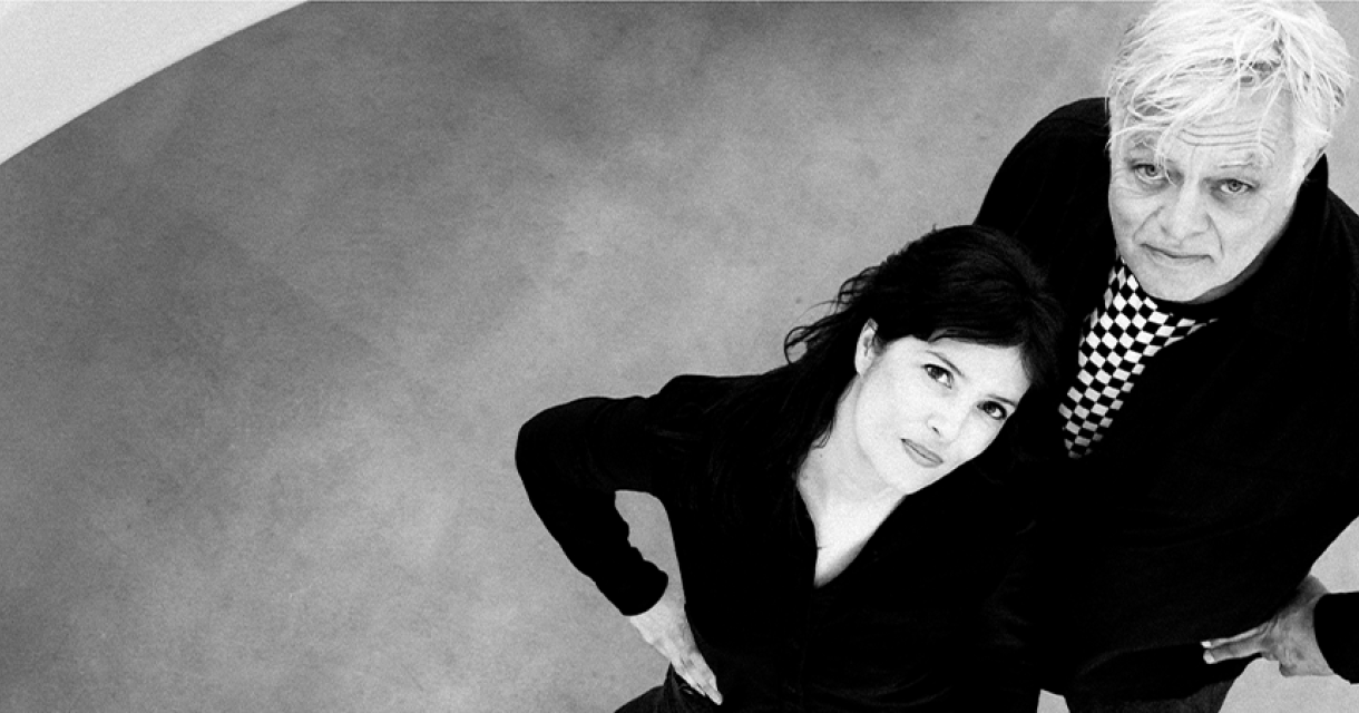 Peter Jan Stips en Jane Goulding in zwart wit poserend naar boven kijkend voor hun gezamenlijke muzikale project