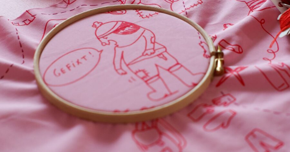 Borduurwerk met stripfiguur en tekst 'Gefixt! Borduurwerk met stripfiguur en tekst 'Gefixt!