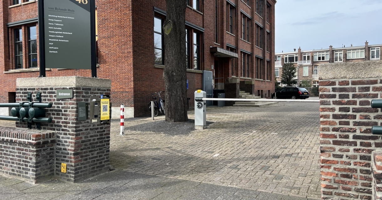 Ingang van parkeerplaats ParkBee Van Bylandt Huis (c) ParkBee Ingang van parkeerplaats ParkBee Van Bylandt Huis (c) ParkBee