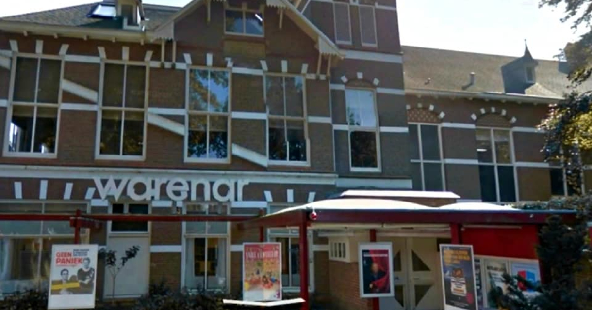 Vooraanzicht van theater Warenar in Wassenaar Vooraanzicht van theater Warenar in Wassenaar