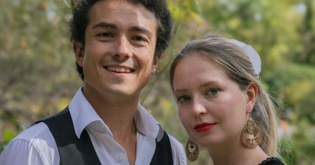 Foto van Anoush Saadat en Eline Bosma die samen flamenco en poëzie in een eerbetoon aan Federico García Lorca brengen. Foto van Anoush Saadat en Eline Bosma die samen flamenco en poëzie in een eerbetoon aan Federico García Lorca brengen.