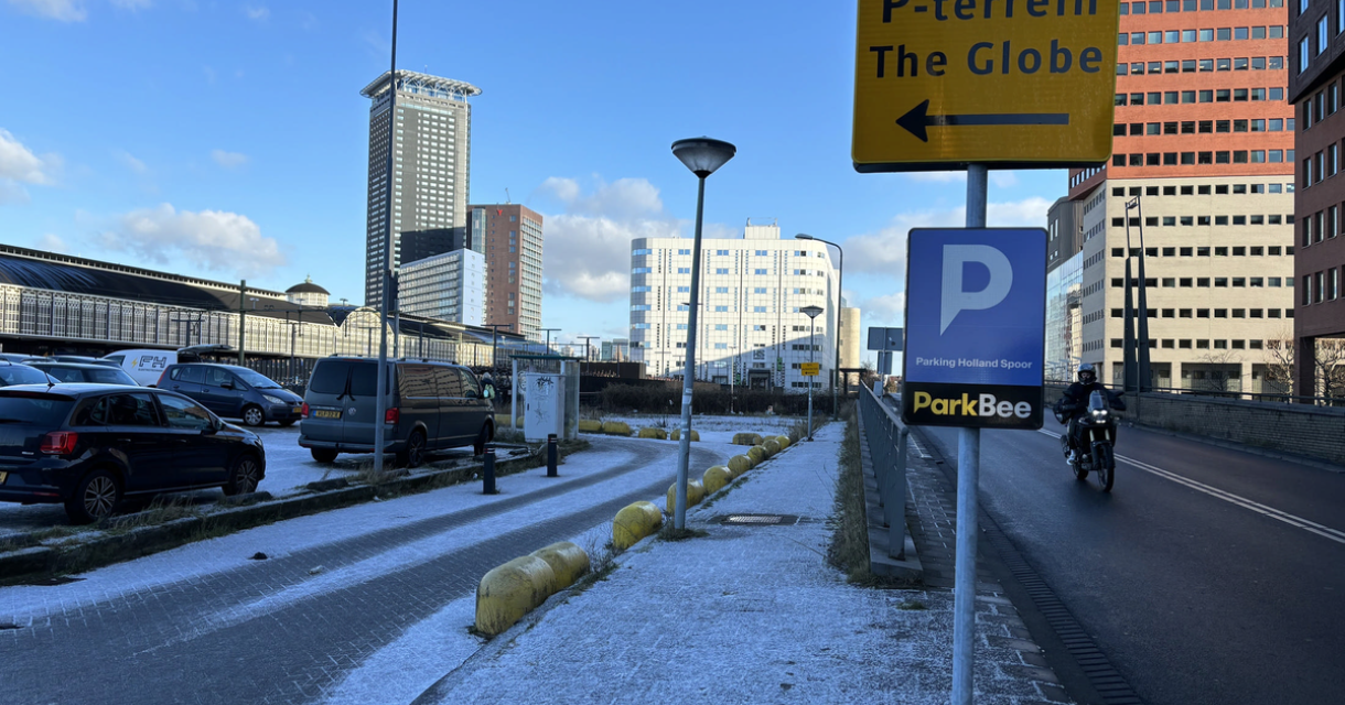Ingang van parkeerplaats Parking Holland Spoor (c) ParkBee Ingang van parkeerplaats Parking Holland Spoor (c) ParkBee