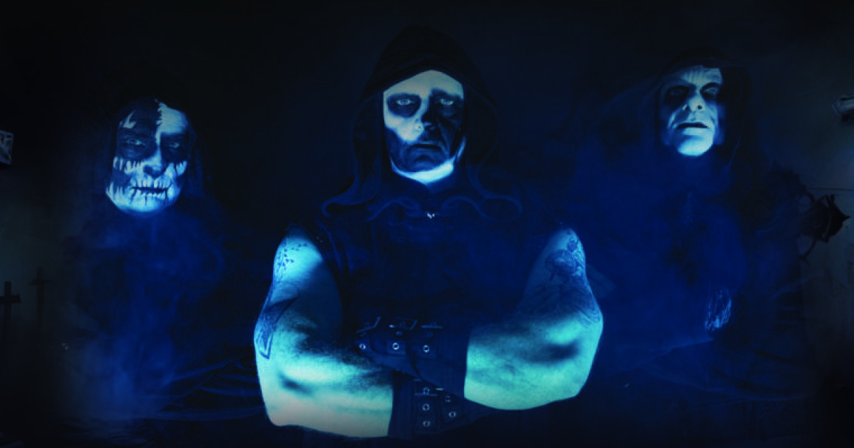 Band Ceremony in dark setting passend by hun death, doom en theatrale metal genre.