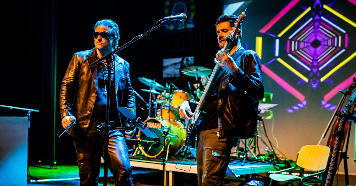 U2two live in de Dome U2two: UV (Live Tribute Show) U2two live in de Dome U2two: UV (Live Tribute Show)