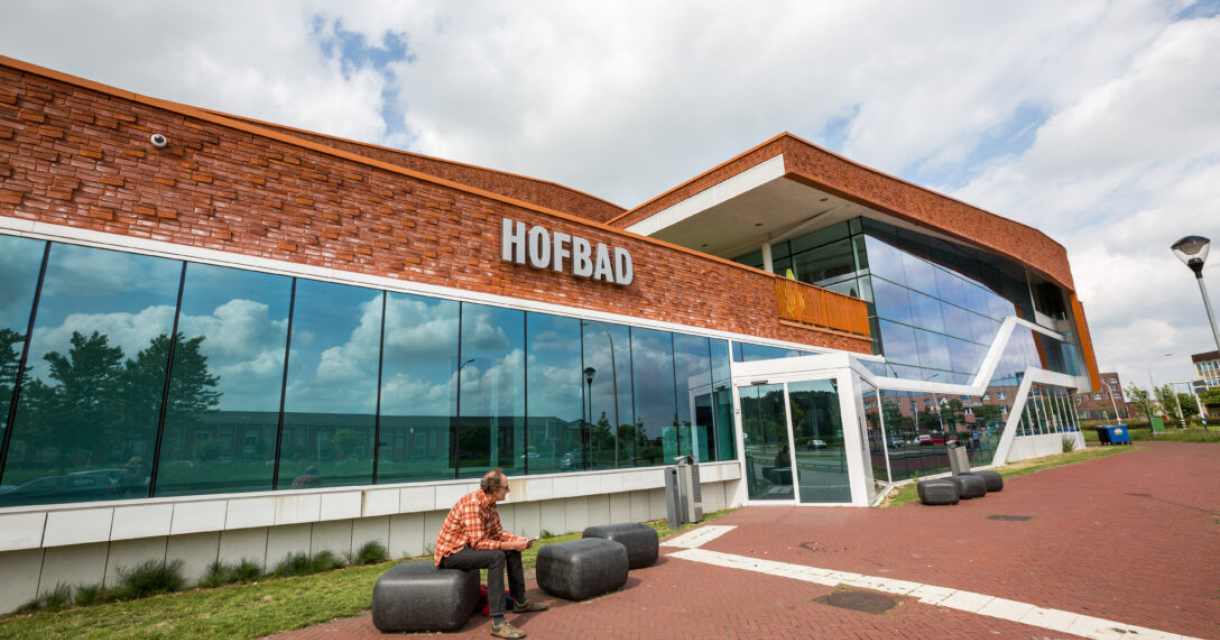 Entree van zwembad Hofbad in Den Haag