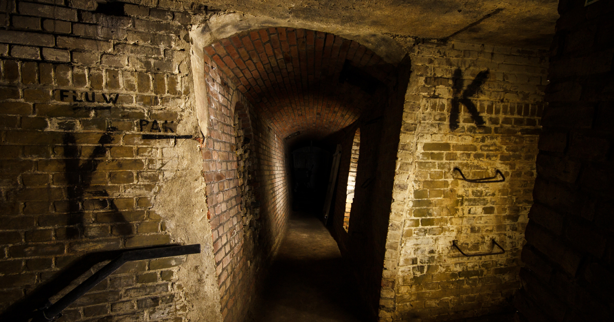 Donker binnenkant van het Atlantikwall Museum - Locatie Kijkduin Donker binnenkant van het Atlantikwall Museum - Locatie Kijkduin