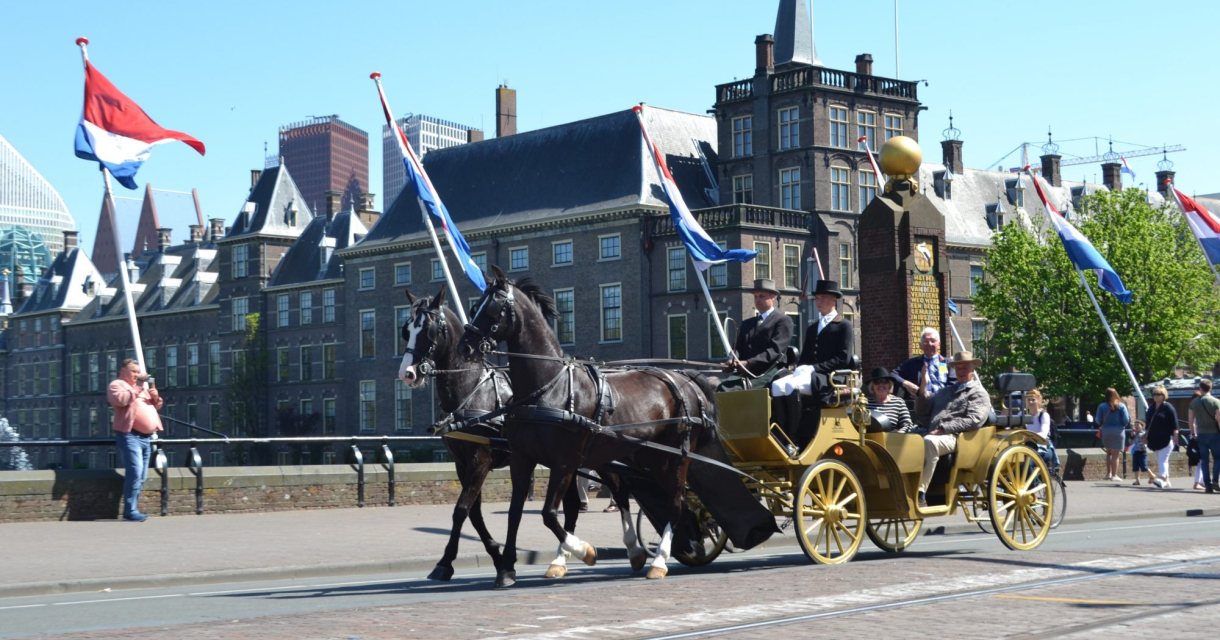 Koninklijk Den Haag in een Gouden Koets Koninklijk Den Haag in een Gouden Koets