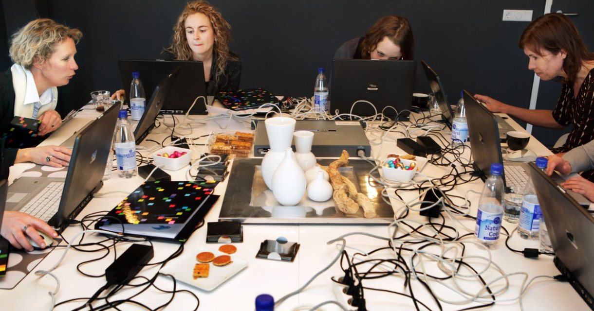 WUNDERBAUM speelt LIVE (online gaat het mis) WUNDERBAUM speelt LIVE (online gaat het mis)