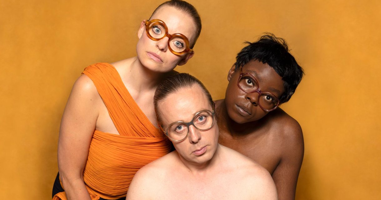 Portret van drie verschillende mensen en kijken allemaal recht in de camera. Portret van drie verschillende mensen en kijken allemaal recht in de camera.
