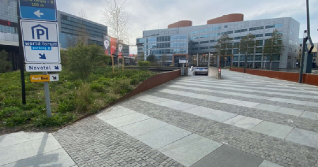 Straatbeeld bij het World Forum in Den Haag.
