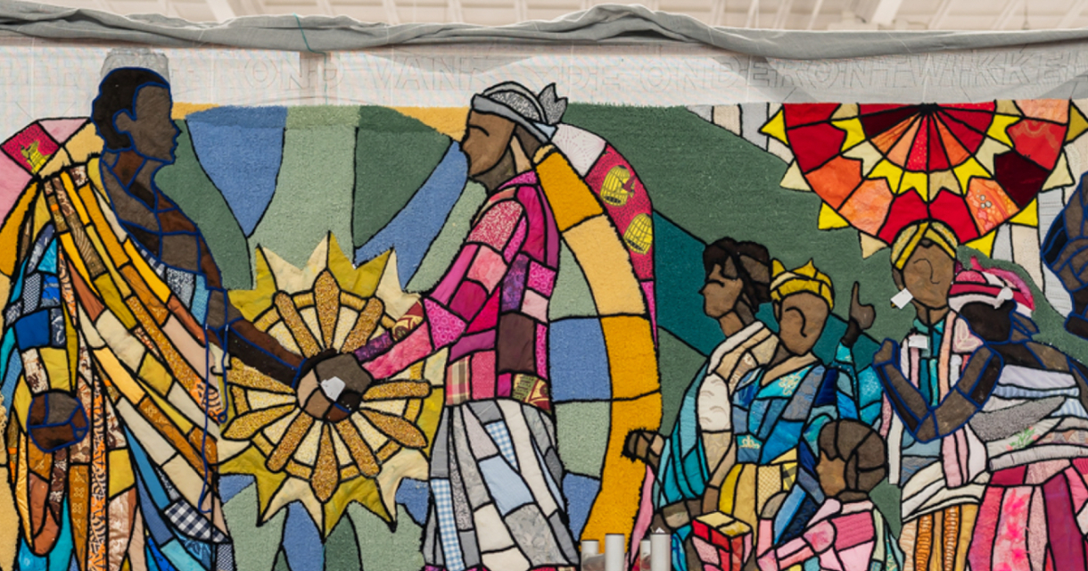 Volunteers are finishing the five 7.5-meter-long frames of a monumental tapestry in Schiedam. The tapestry, designed by Marcos Kueh, depicts South Holland's slavery past.