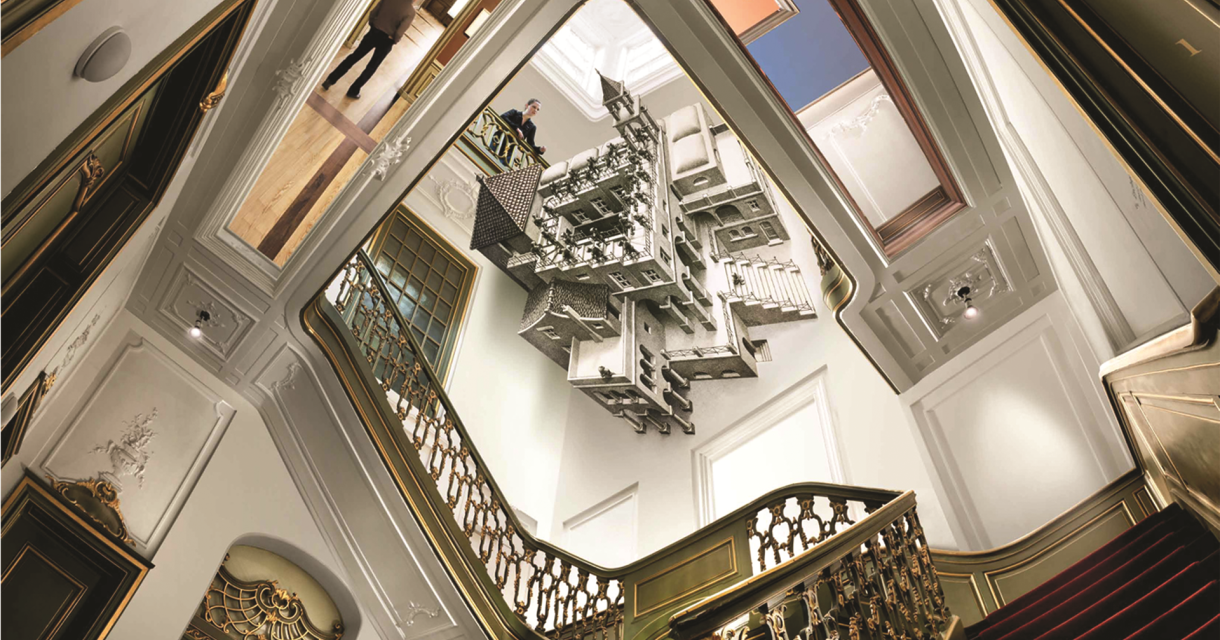 Doorkijk vanaf de trap in museum Escher in het Paleis Doorkijk vanaf de trap in museum Escher in het Paleis