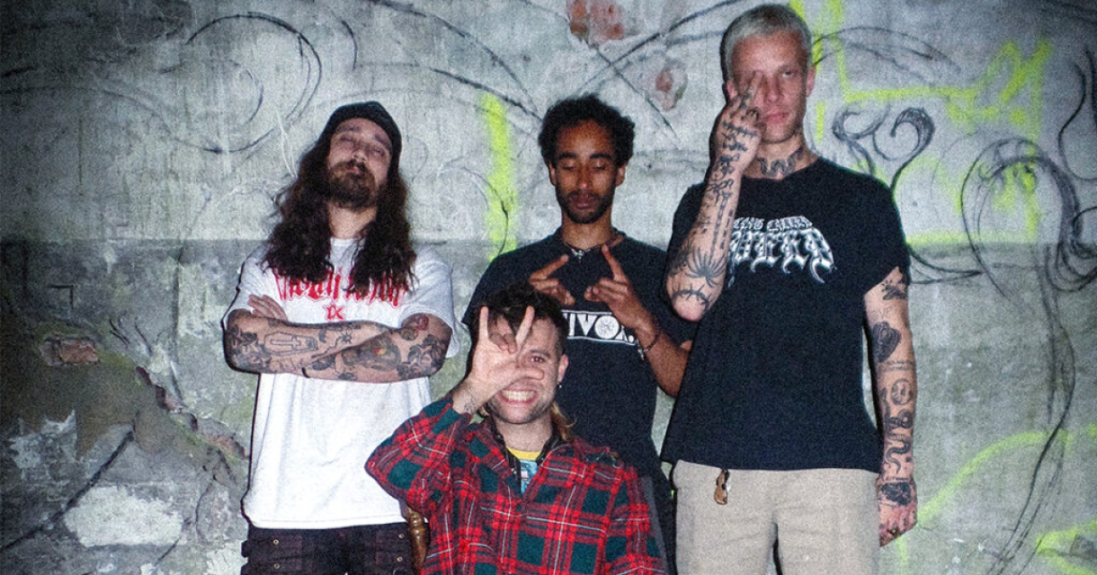 LS. Gatekeeper brengt op het podium rauwe energie, scheurende distortion en een intense mix van alt-rap, hardcore en post-punk.